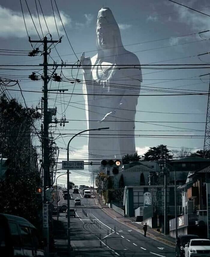 Статуя богини Каннон в городе Сэндай в Японии - самая высокая статуя богини в Японии и одна из пяти самых высоких статуй мира