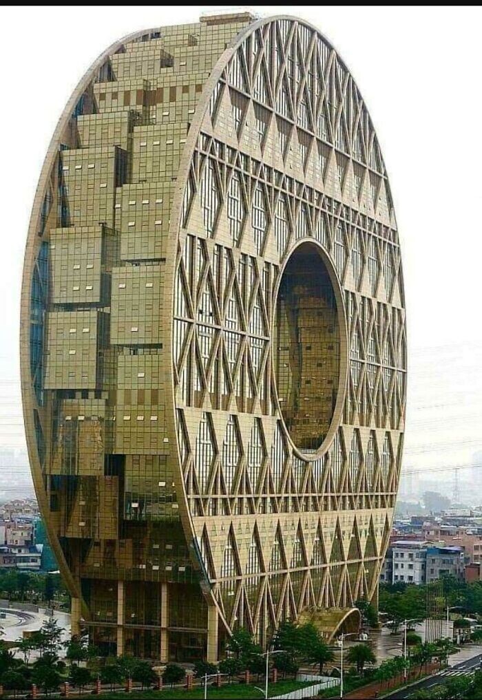 Круглый небоскреб в Китае