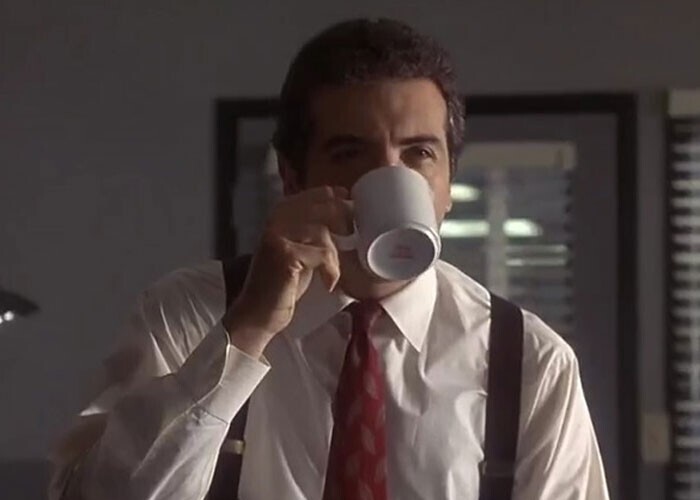"Выпив чашку черного кофе, герой полностью трезвеет за считанные минуты"