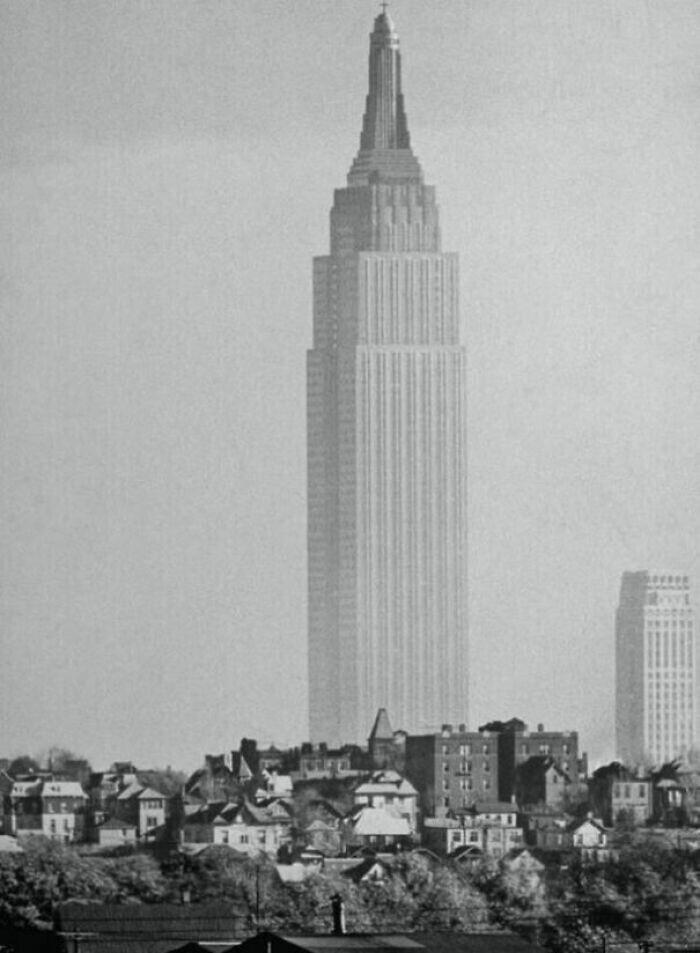 Эмпайр Стейт Билдинг над Нью-Йорком начала ХХ века