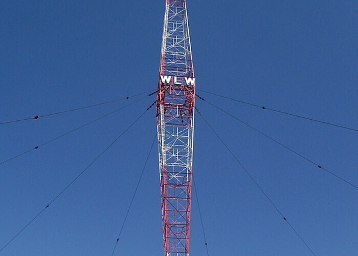 Самой мощной коммерческой радиостанцией в истории была станция WLW мощностью в 500 киловатт. Местные жители даже слышали трансляции от заборов из колючей проволоки, из кастрюлей и матрасов